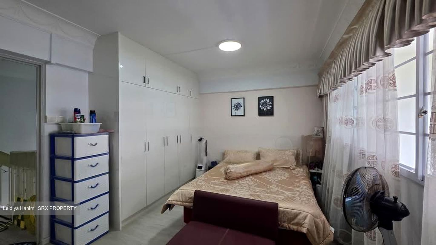 Blk 337 Jurong East Avenue 1 (Jurong East), HDB Executive #573983551